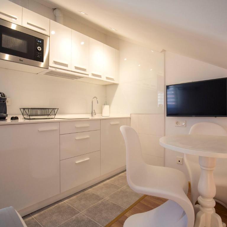 Apartamentos Ele San Justo Plaza - Economic Studio - Buhardilla - 3