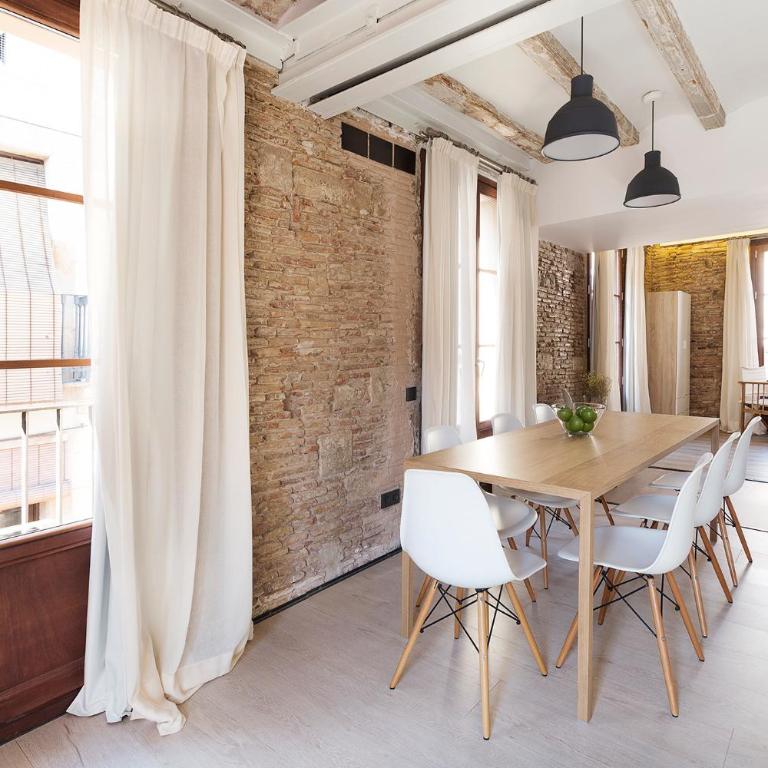 Decô Apartments Barcelona-Born Apt. - Three-Bedroom Apartment - 8