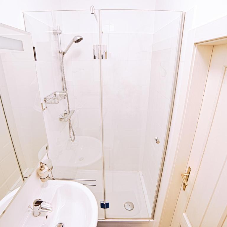 Salzburg Place to Stay - One-Bedroom Apartment - 13