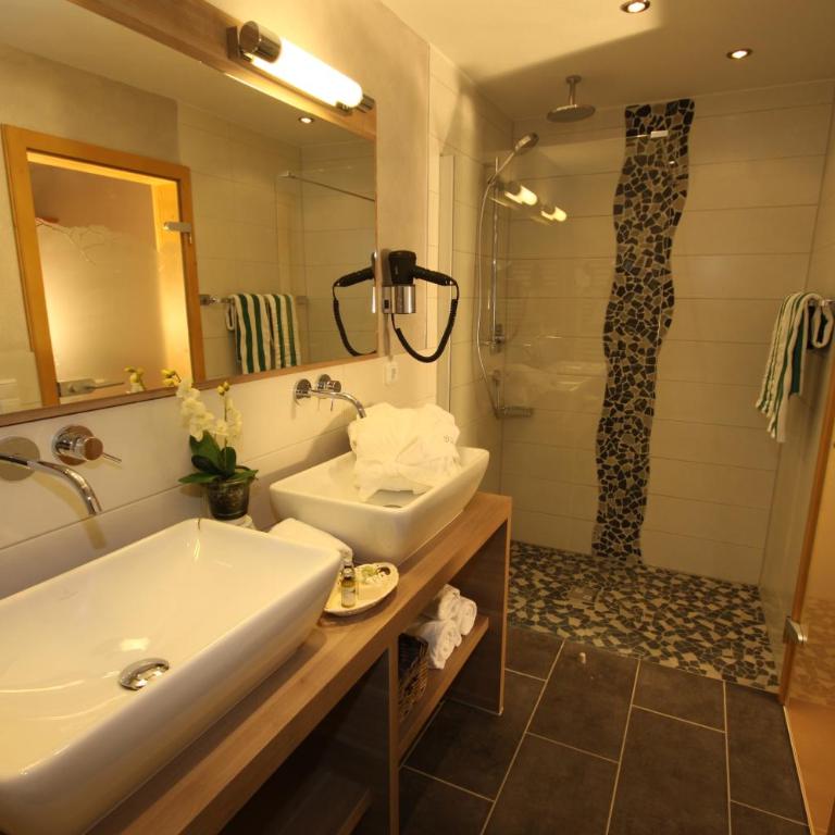 HAUS Susanne - TOP-Ferienwohnungen - SOMMER-Bergbahn inklusive - Two-Bedroom Apartment with Balcony - First Floor 2 - 4