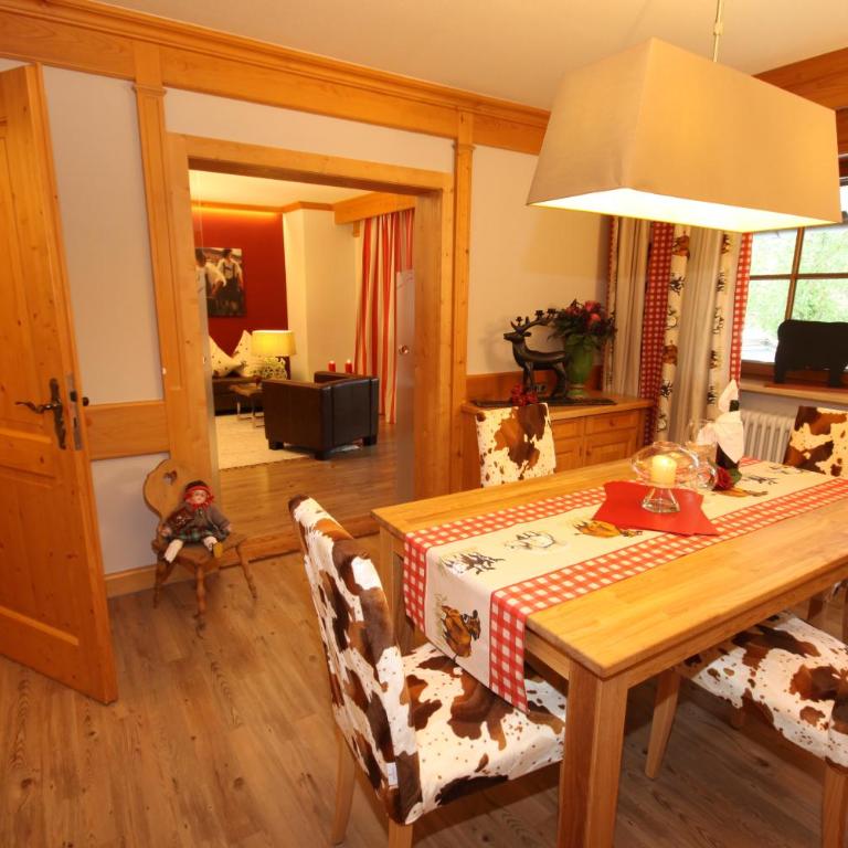 HAUS Susanne - TOP-Ferienwohnungen - SOMMER-Bergbahn inklusive - Two-Bedroom Apartment with Two Balconies - First Floor 3 - 4