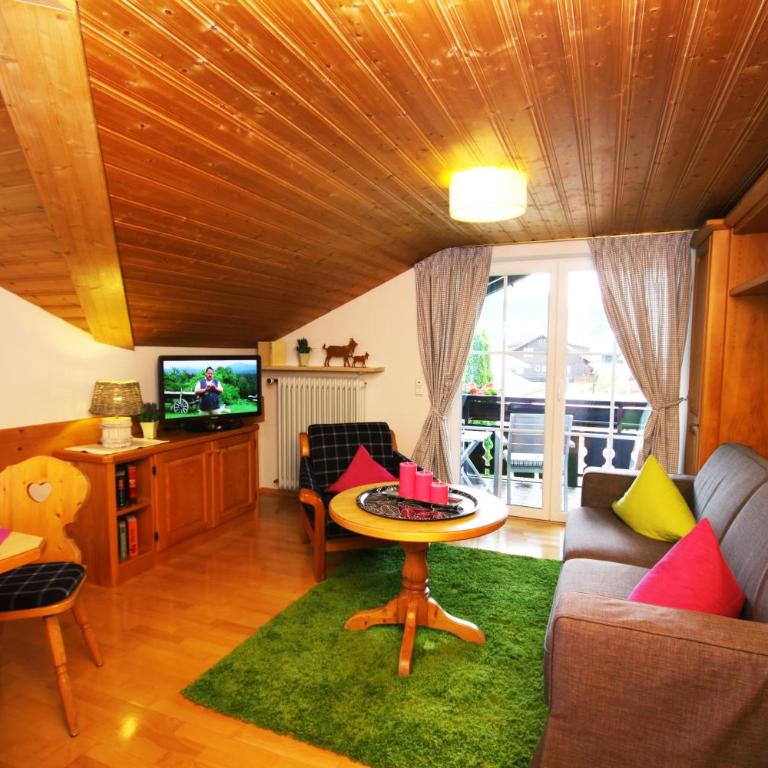 HAUS Susanne - TOP-Ferienwohnungen - SOMMER-Bergbahn inklusive - One-Bedroom Apartment with Two Balconies - Second Floor 6 - 4