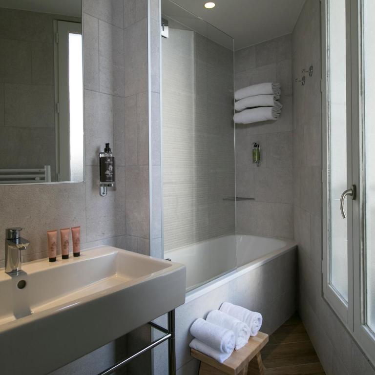 Hotel de Neuville Arc de Triomphe - Superior King Room - 6