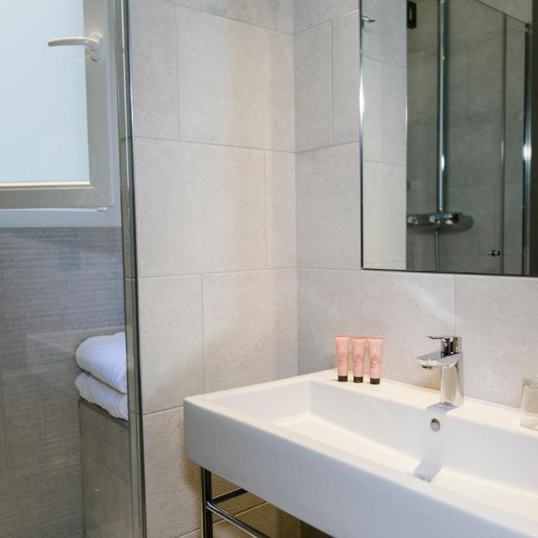 Hotel de Neuville Arc de Triomphe - Classic Twin Room - 4