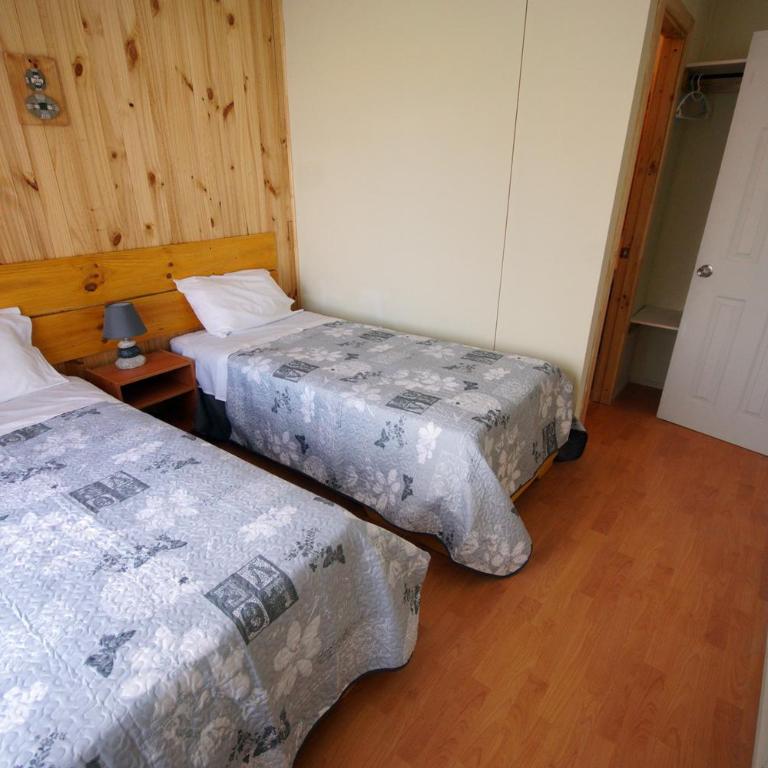 Hostal Los Pioneros - Twin Room with Private Bathroom - 4