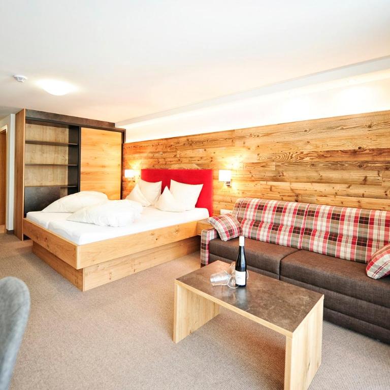 Hotel Das Köhle - inklusive Super Sommer Card 2026 - Large Double Room in alpine style - 1