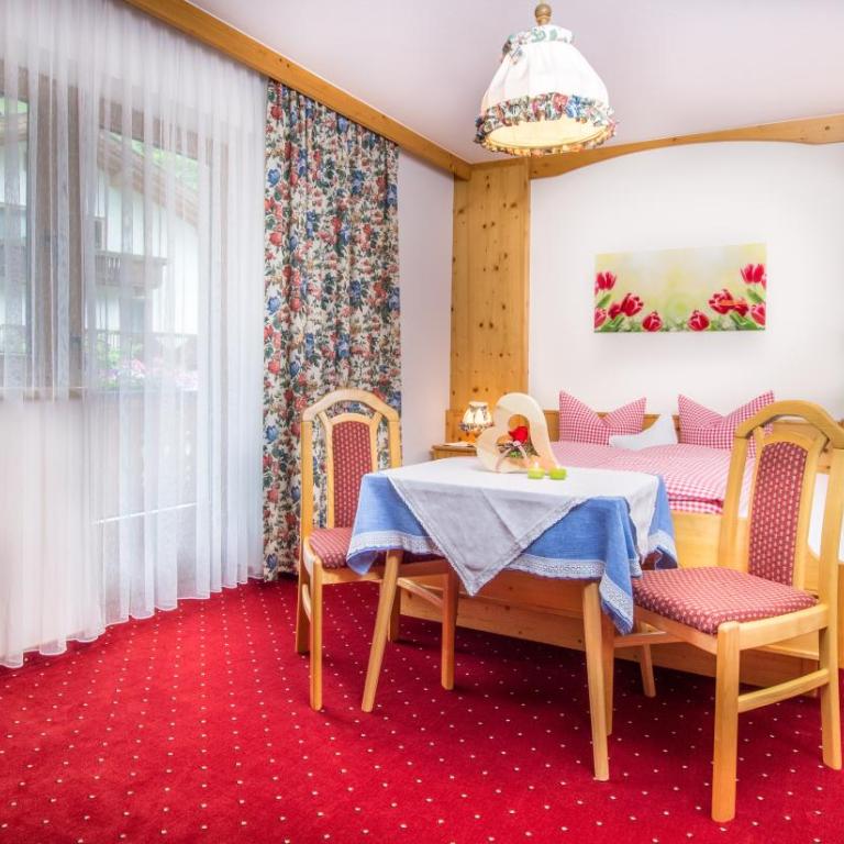 Landhaus Tipotsch - Doppelzimmer mit Balkon - 11