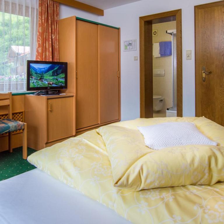 Landhaus Tipotsch - Doppelzimmer mit Balkon - 21