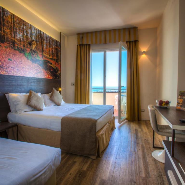 Hotel Life - Natural Style Rimini - Camera Tripla Superior - 1