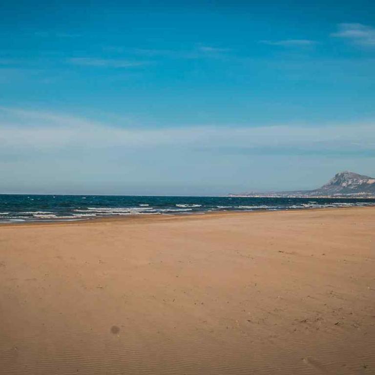 Casa a 50 metros del Mar - Casa Unifamiliar de 3 dormitorios - 2