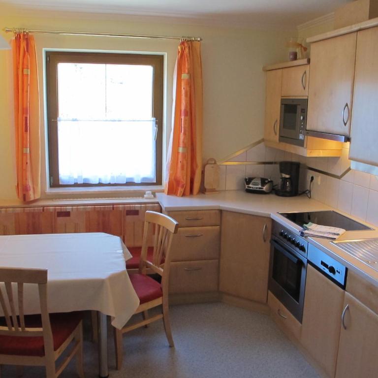 Ferienwohnungen Wind - Apartment mit Balkon - 1