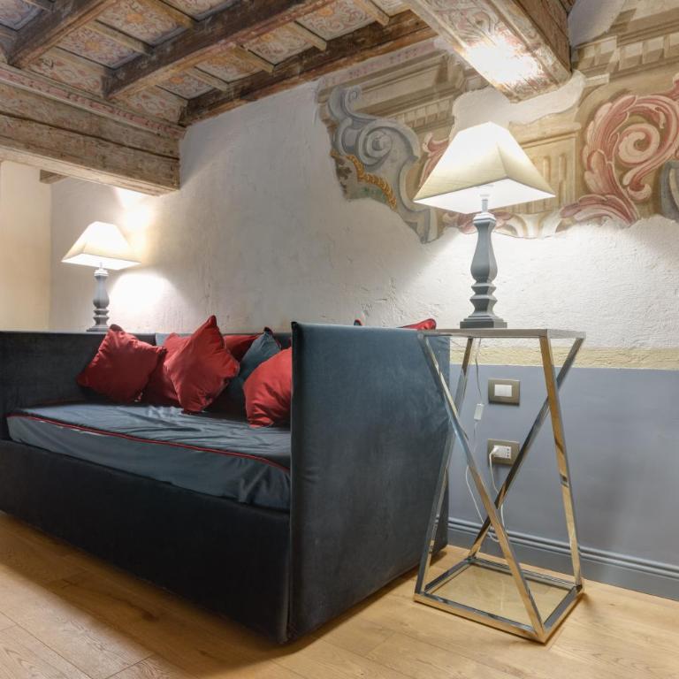 Palazzo Del Carretto-Art Apartments and Guesthouse - Deluxe Suite - 9
