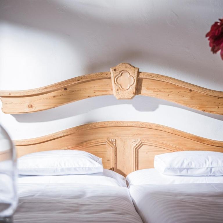 Hotel Schönegg - Kleines Doppelzimmer mit Balkon und Bergblick - 2