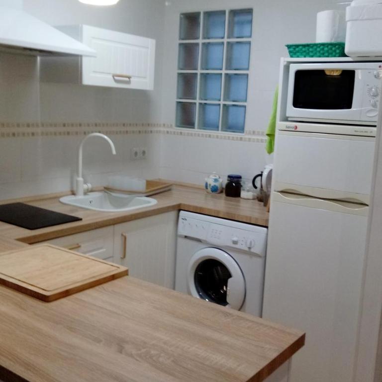 Bonito, luminoso, cerca del mar con Parking - Apartamento con balcón - 12