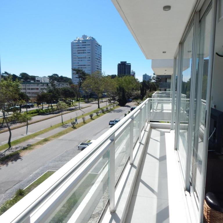 Bellagio Tower - Apartamento con balcón - 2