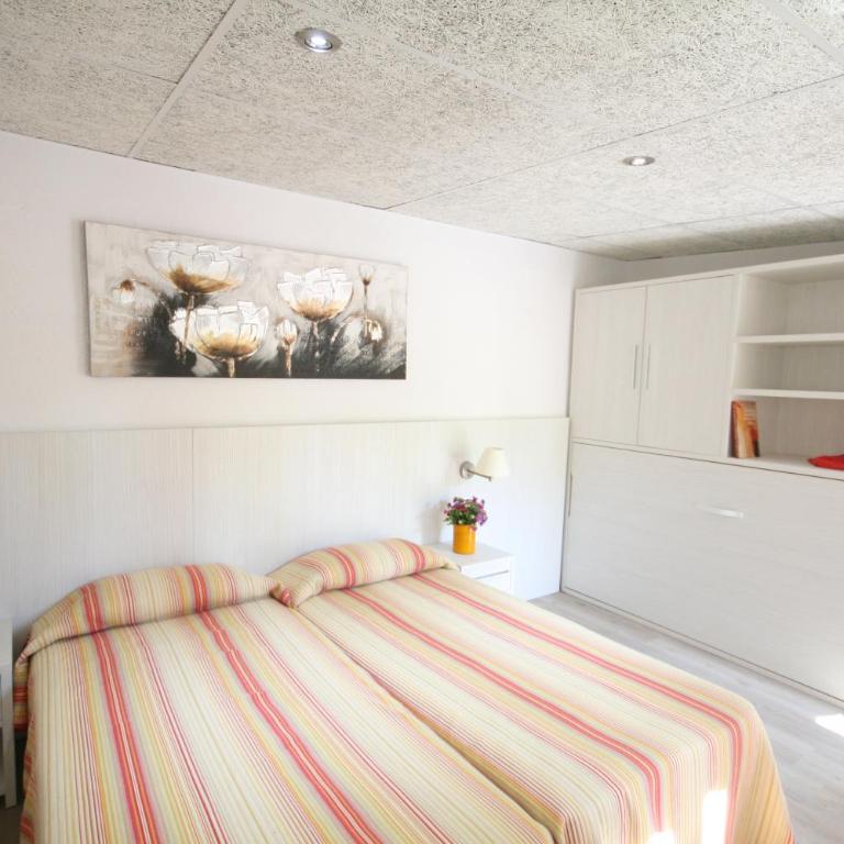 Ciudad De Vacaciones Cala Montjoi - Habitación Triple (2 adultos + 1 niño) - 2