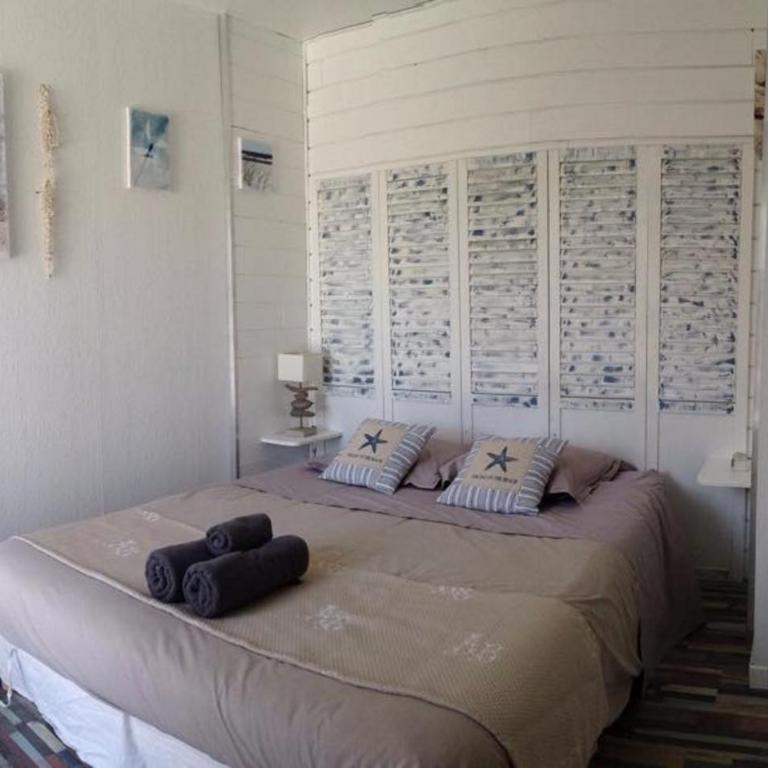 Villa Caraîbes - Chambre Quadruple avec Salle de Bains Commune - 10