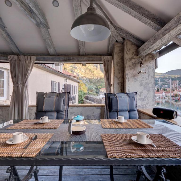 Kotor old town Palace Bucha - Apartment with Sea View - 7