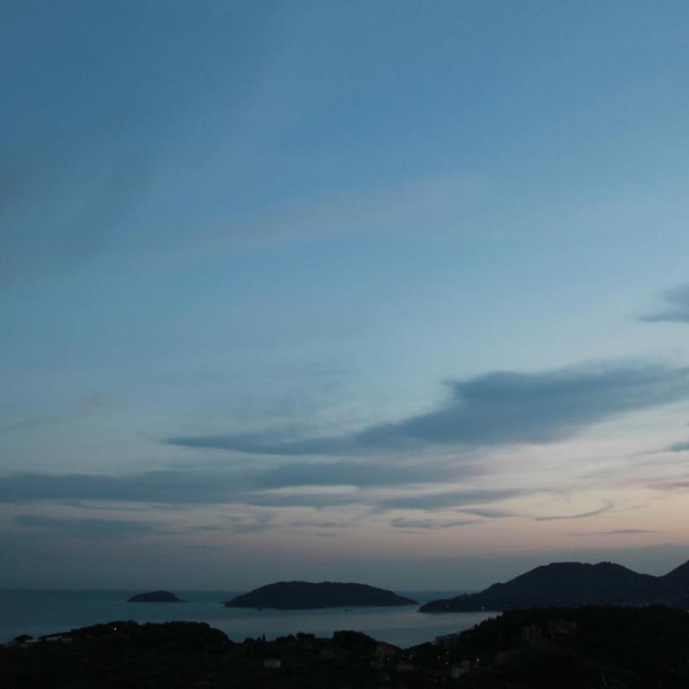 Ai Canarbin - colline di Lerici - Camera Deluxe Matrimoniale/Doppia con Letti Singoli con Bagno Privato Esterno - 17