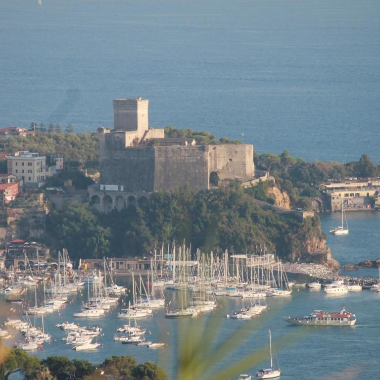 Ai Canarbin - colline di Lerici - Camera Deluxe Matrimoniale/Doppia con Letti Singoli con Bagno Privato Esterno - 16