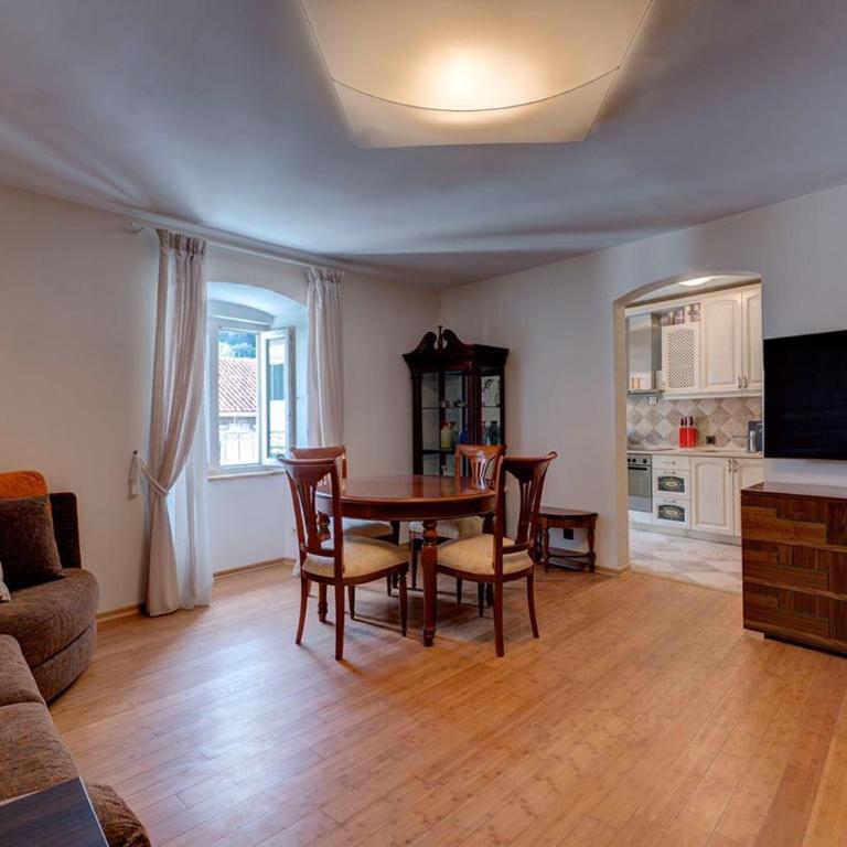 Kotor old town Palace Bucha - Apartment with Sea View - 16