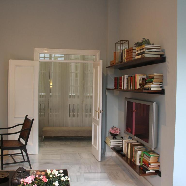Elegant 2 Bedroom Apartment in Historic 1882 Building Central Sevilla Private Parking & Country Club Access - Apartamento de 2 dormitorios - 13