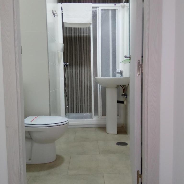 Hostal Brisas de Conil - Double room with window on street level - 6