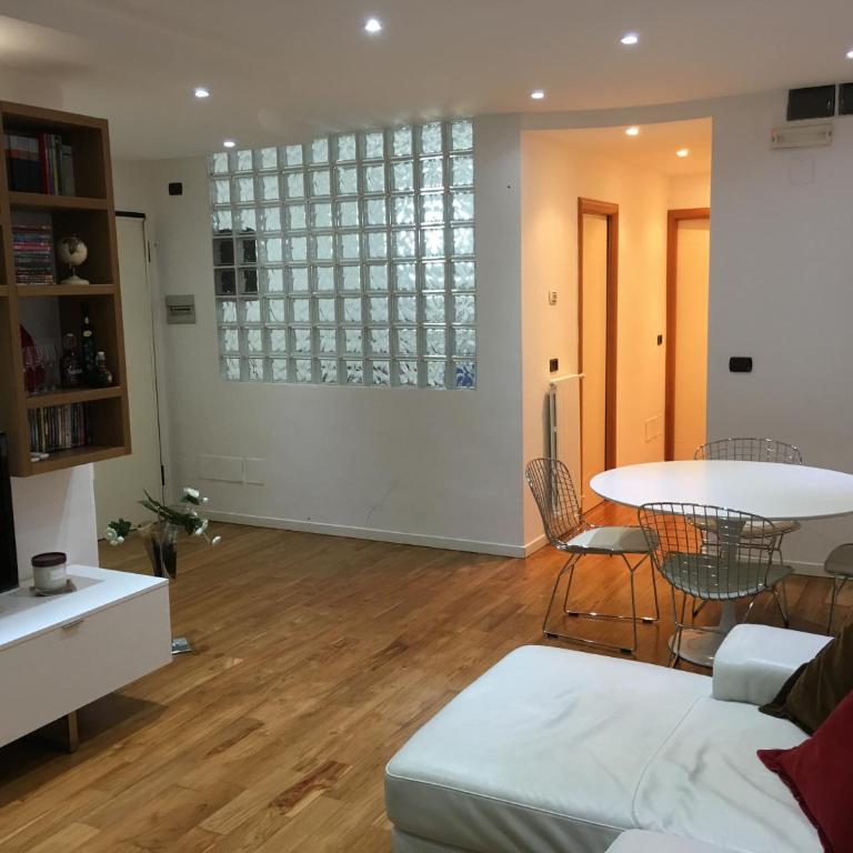 Flowers Apartment - Appartamento con Balcone - 5