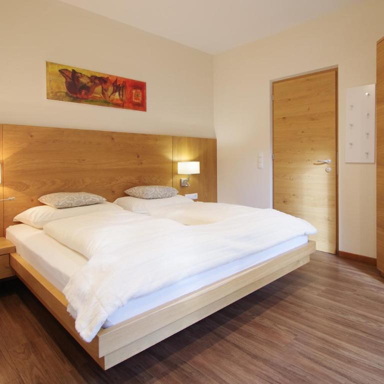 Apartment Hotel Christine - Two-Bedroom Apartment - 9