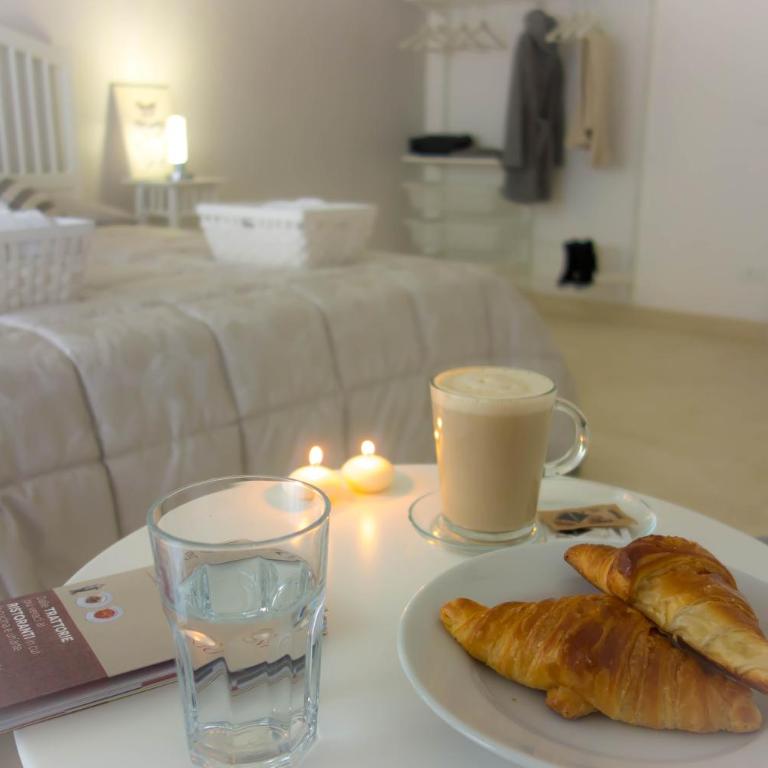 Coffee And The City - Camera Tripla Economy con Bagno in Comune - 9