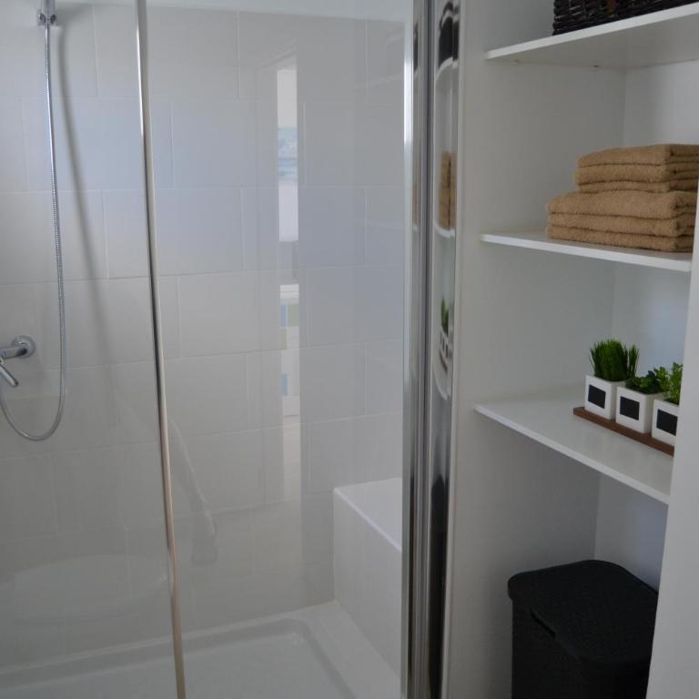 Flower Beach Deluxe - Apartamento con vistas a la piscina - 24
