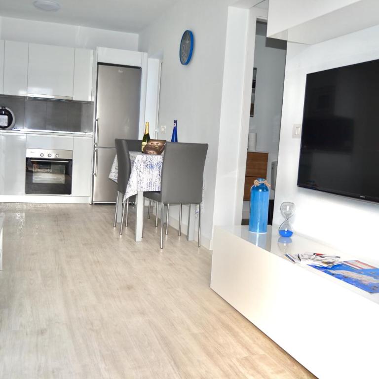 Flower Beach Deluxe - Apartamento con vistas a la piscina - 12
