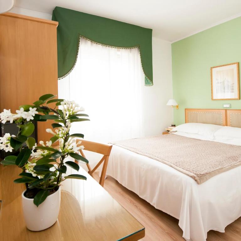 Hotel Touring - Superior Double Room - 1