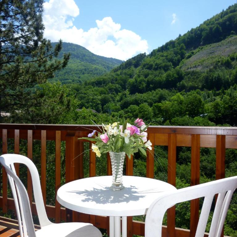 Résidence La Rochetaillée - Studio Classique avec Balcon (2 Adultes) - Vue sur Montagne - 8