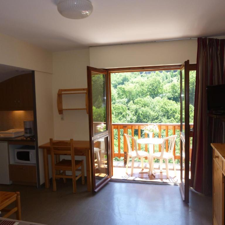 Résidence La Rochetaillée - Studio Classique avec Balcon (2 Adultes) - Vue sur Montagne - 9