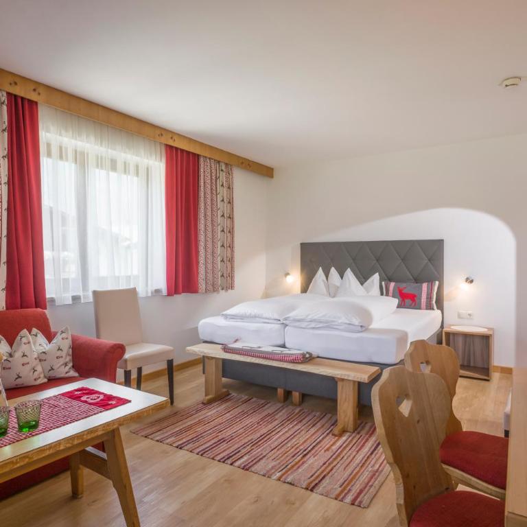 Hotel Landhaus Zillertal - Familienzimmer mit Balkon - 3