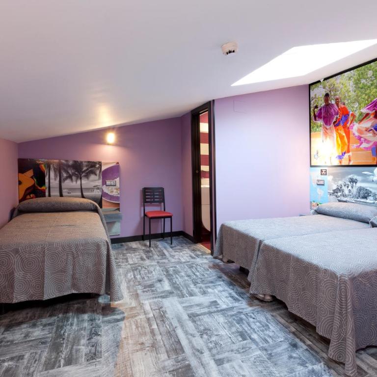 JC Rooms Chueca - Deluxe Triple Room - 1