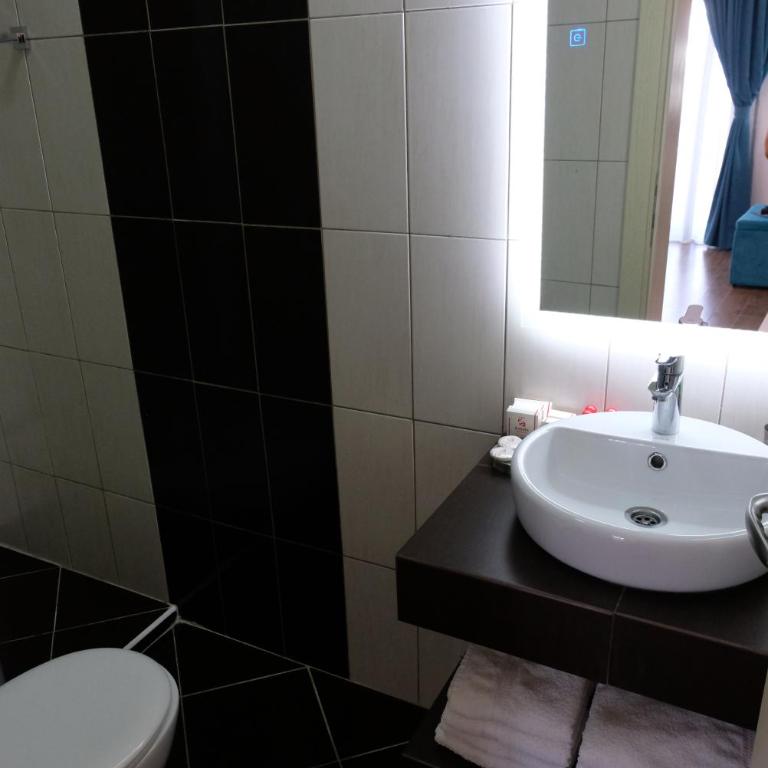 Apartments Eneida - Apartman s 1 Spavaćom Sobom i Balkonom - 16