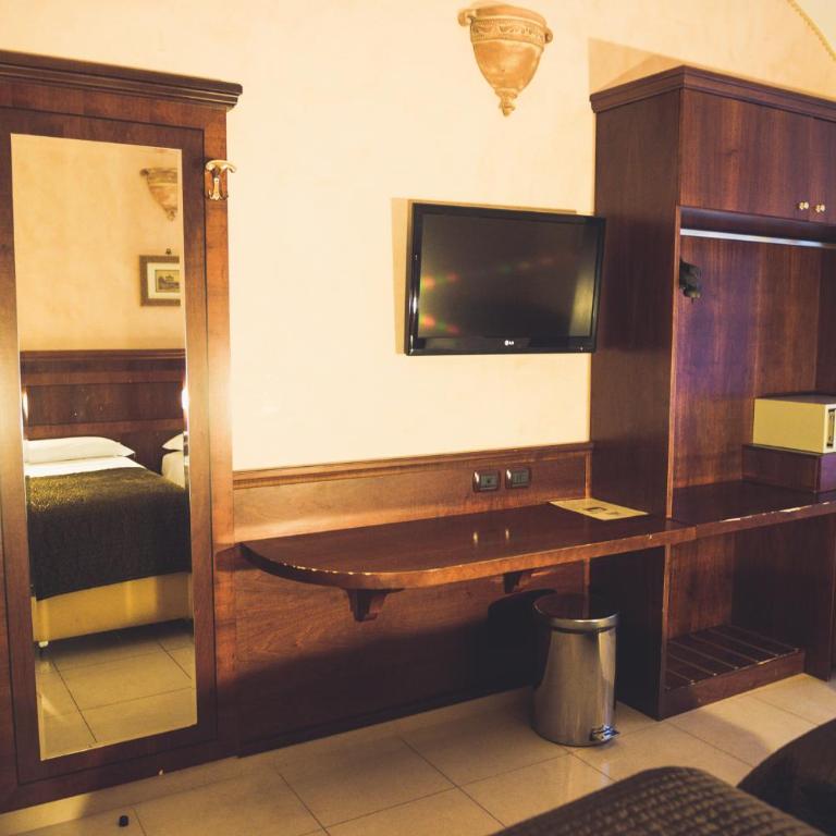 Hotel Robinson - Comfort Triple Room with Shower - 5