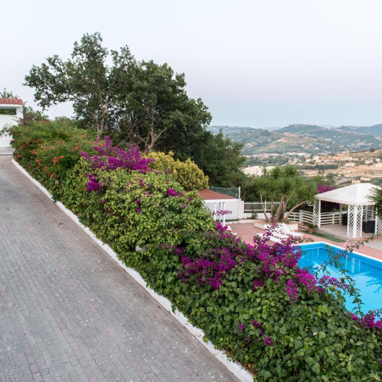 Villa Milena - Camera King con Vista Piscina - 8