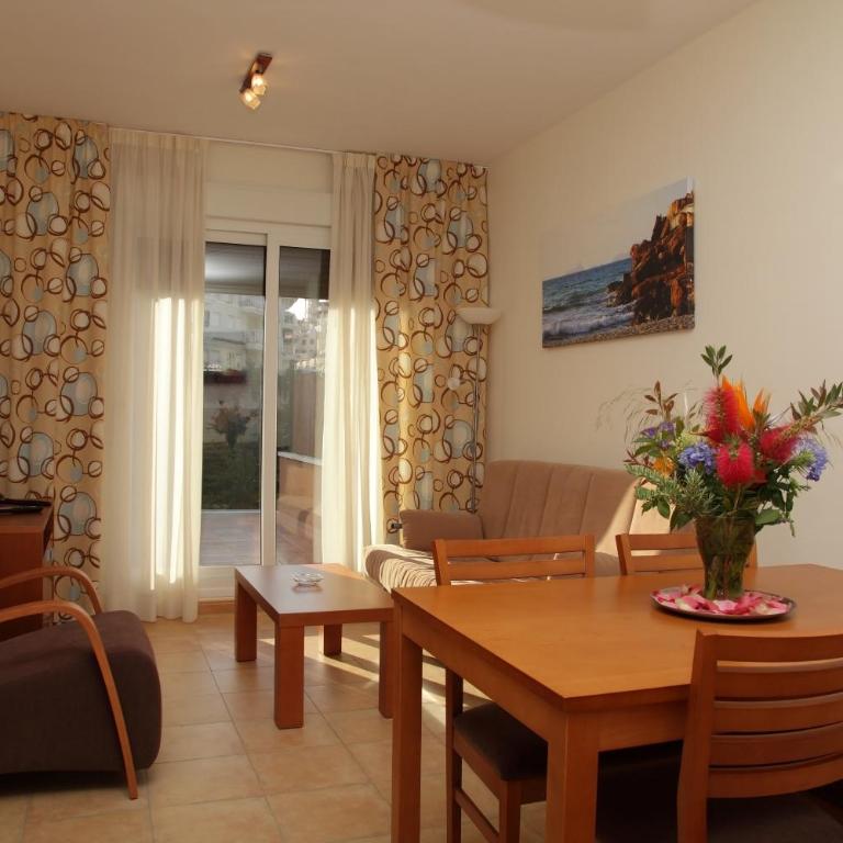 Apartamentos Turisticos Aguilas de los Collados - Apartamento de 2 dormitorios con jardín - 14