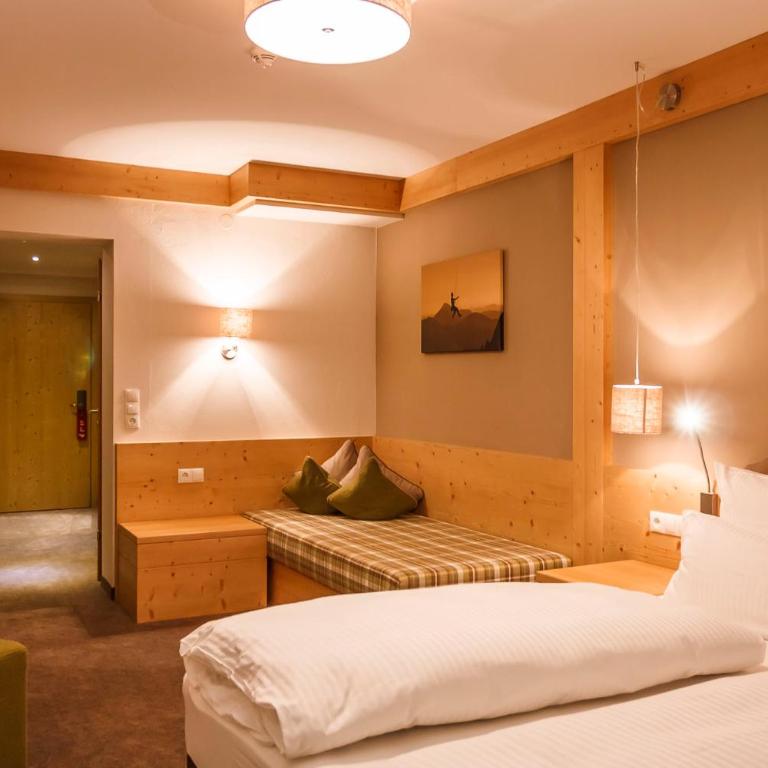 Hotel Tirolerhof 4 Sterne Superior - Junior Suite mit Dusche und Balkon - 2