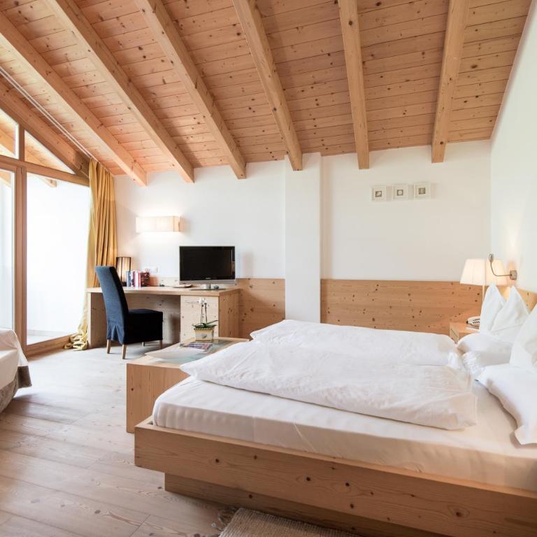 Alpine Hotel Ciasa Lara - Habitación Doble Confort con balcón - 4