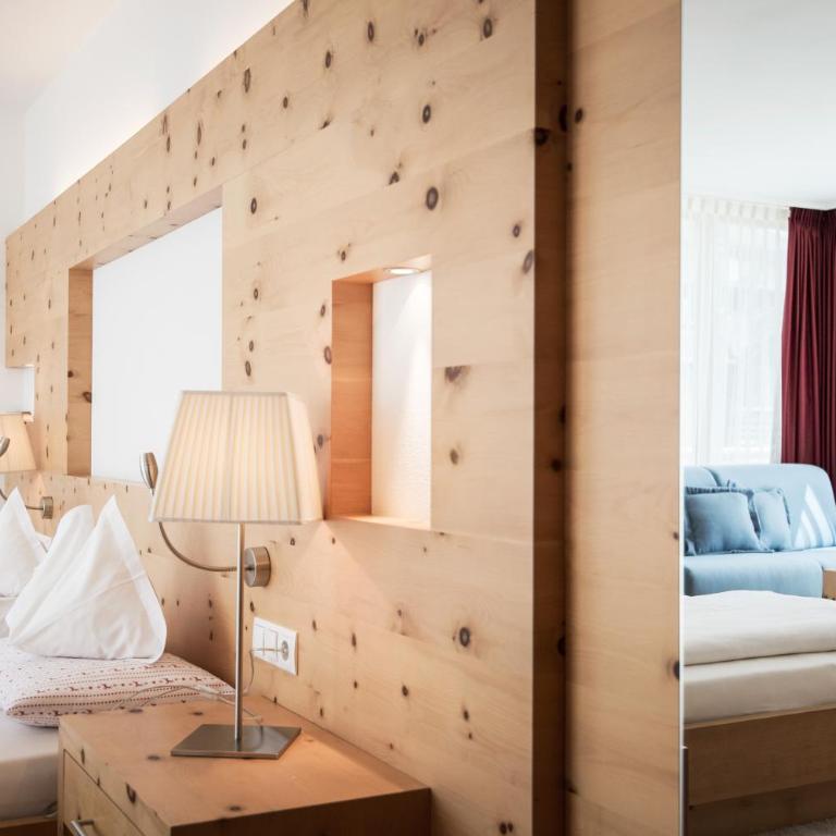 Alpine Hotel Ciasa Lara - Habitación Doble Deluxe con balcón - 5