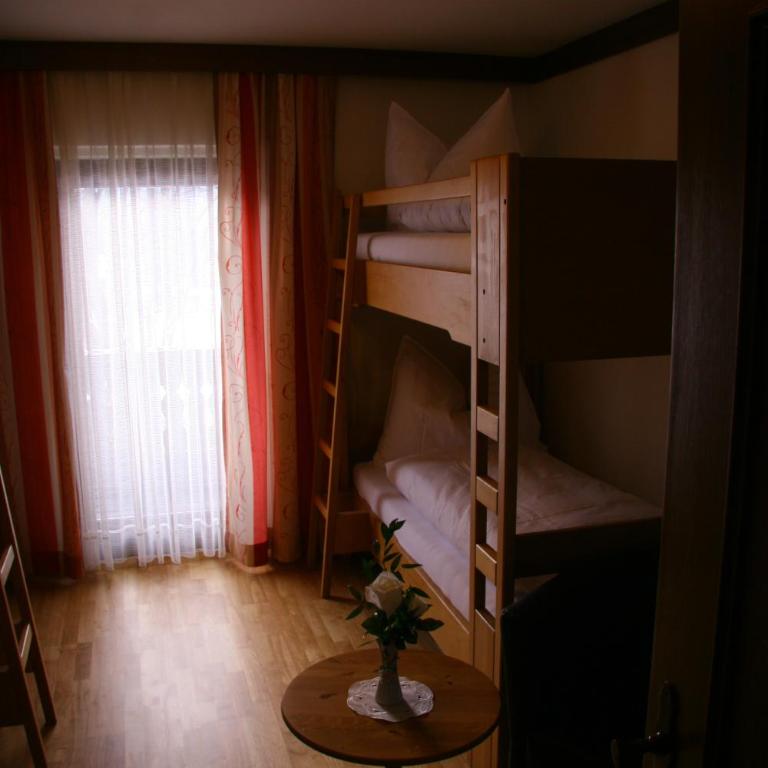 Pension Wolfgangsee - Mehrbettzimmer mit Balkon - 3