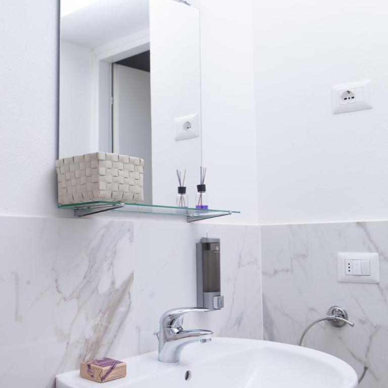 Le Tre Lune Suites - Double Room for single use - 2