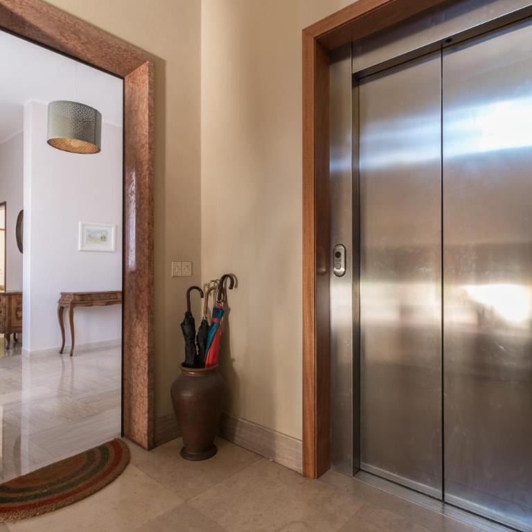 Rialto Bridge Big apt with Lift by LionHost - Apartment - 21