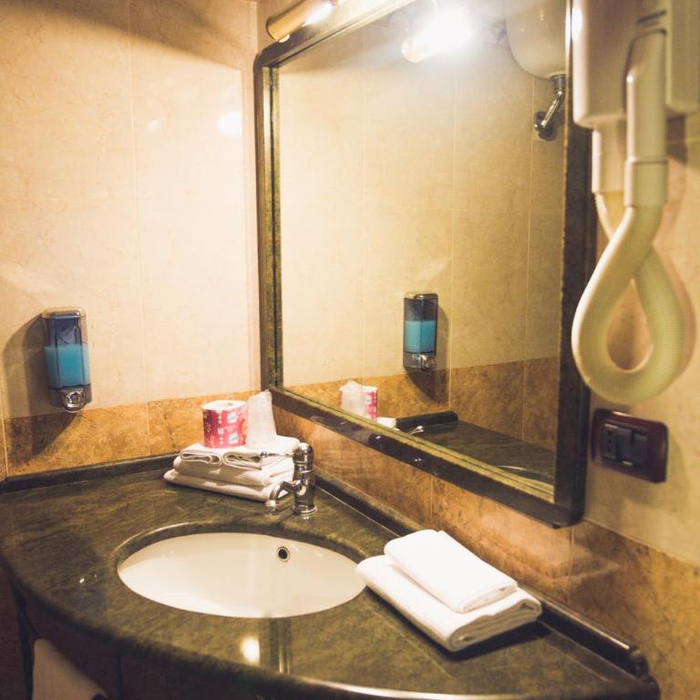 Hotel Robinson - Comfort Triple Room with Shower - 6