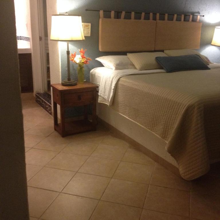 Villa Escondida Guest House Cozumel Downtown - Habitación con cama extragrande. - 4