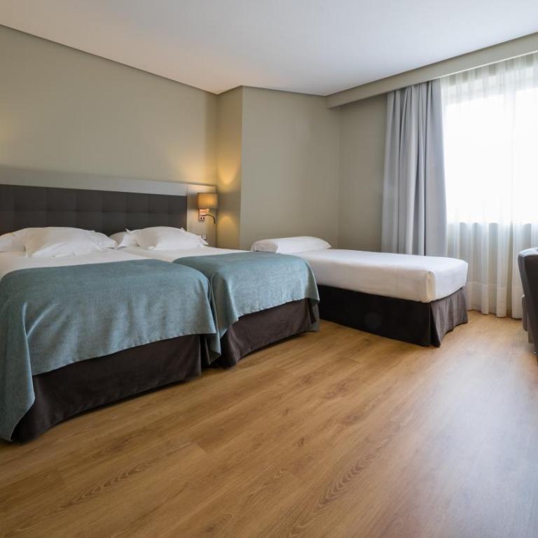 Hotel Carlton Rioja - Habitación Triple Estándar - 7
